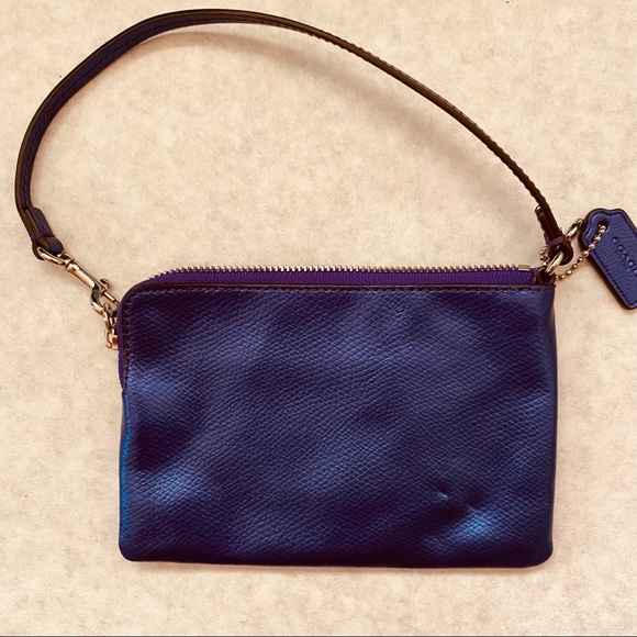 GUC Coach wristlet - Picture 2 of 4